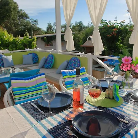 Semesterbostad Blue Sky Cottage, Kanouli