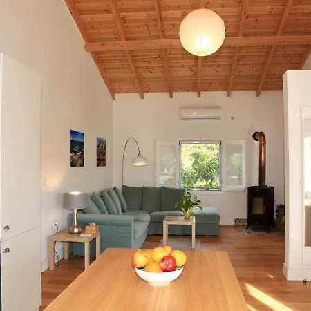 Blue Sky Cottage, Kanouli Casa de Férias