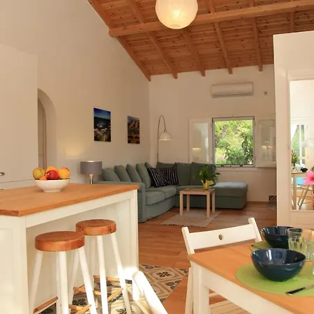 Semesterbostad Blue Sky Cottage, Kanouli Halikounas