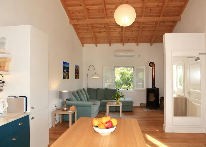Blue Sky Cottage, Kanouli בית נופש