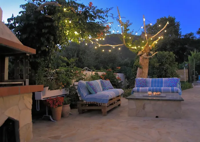 Blue Sky Cottage, Kanouli Halikounas